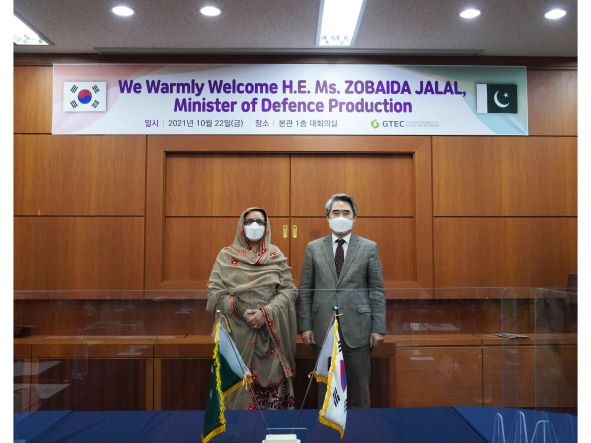 파키스탄 국방방산장관, 국방방산장관 우리 대학 방문
